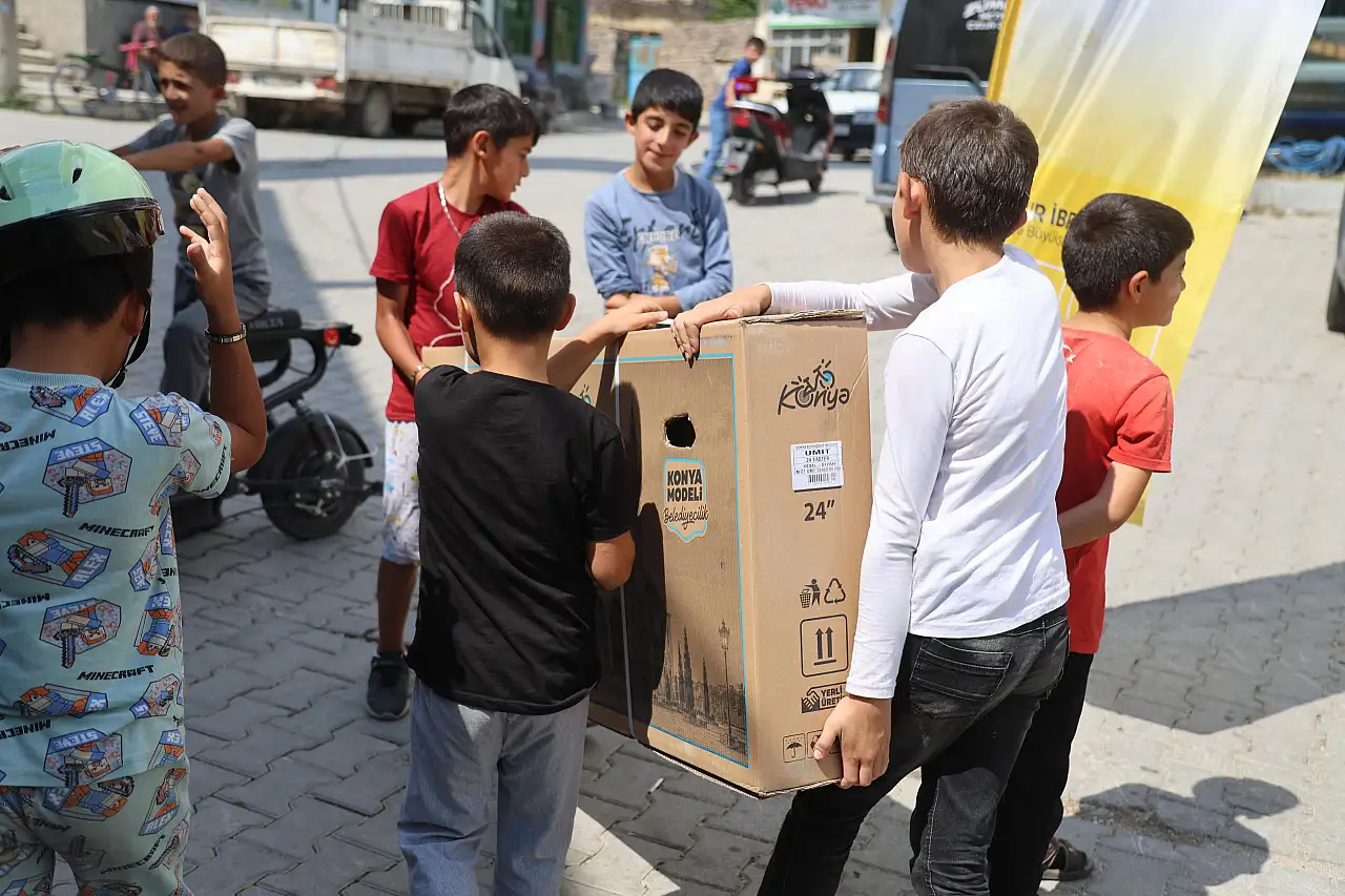 Konya'da Düzenlenen Etkinlikle 13 Bin Çocuğa Bisiklet Dağıtıldı haber fotoğrafı