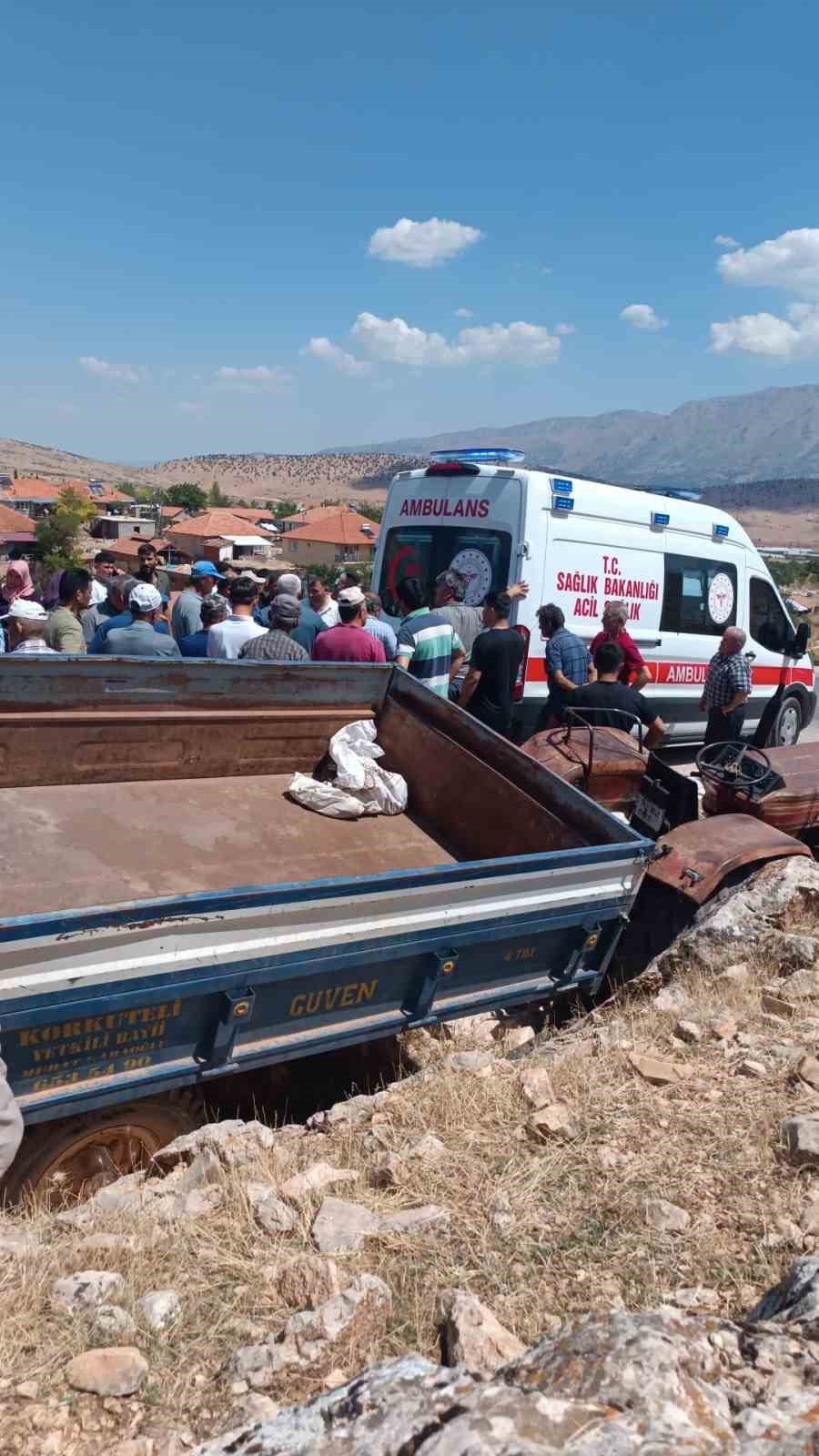 Traktör Kazasında Sürücü Koltuğundaki Yaşlı Adam Hayatını Kaybetti haber fotoğrafı
