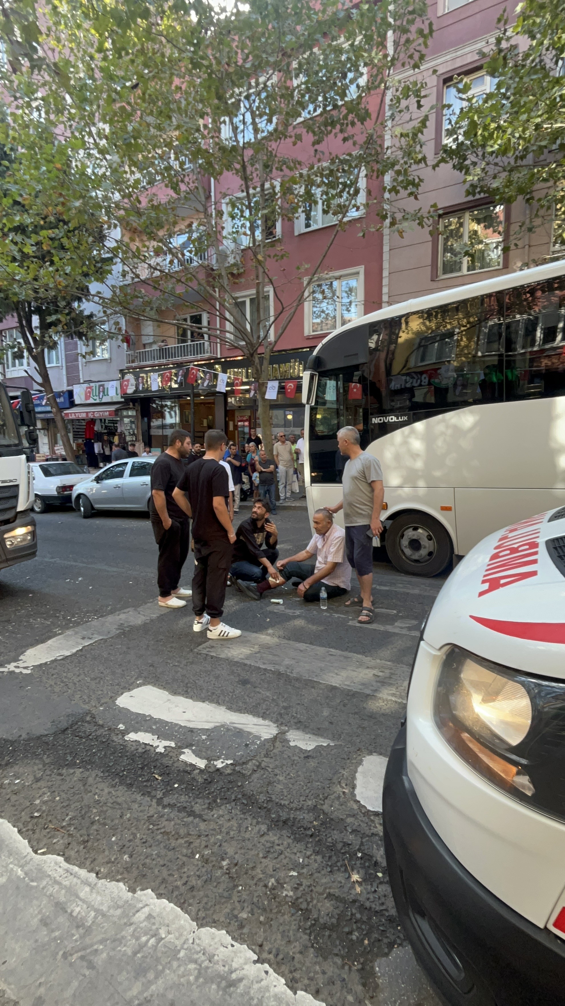 Yaya Geçidinde Yaşlı Adama Çarpan Motosiklet Sürücüsünden Açıklama haber fotoğrafı