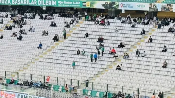 Konyaspor ve Kocaelispor arasındaki maçta tribünler boş kaldı
