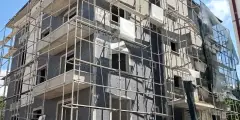 Konya'da inşaat iskelesinden düşen işçi yaralandı