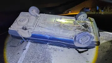 Tekeri Yerinden Çıkan Otomobil Kontrolden Çıkarak Takla Attı