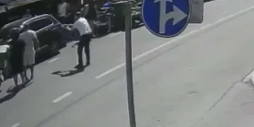 Motosiklet tartışmasında market çalışanı bir kişiyi bıçakladı
