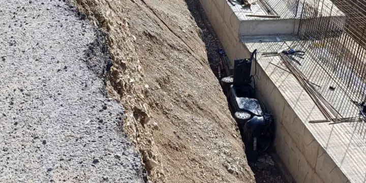 Erzurum'da yol çalışması yapılan alana düşen otomobildeki 3 kişi öldü