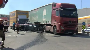 Başakşehir'de yokuştan korna çalarak indi; trafik ışıklarında bekleyen araçlara çarptı - Gündem