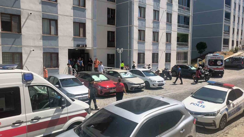 Aynı Dairede Bulunan 2 Kişinin Hayatını Kaybettiği Belirlendi haber fotoğrafı
