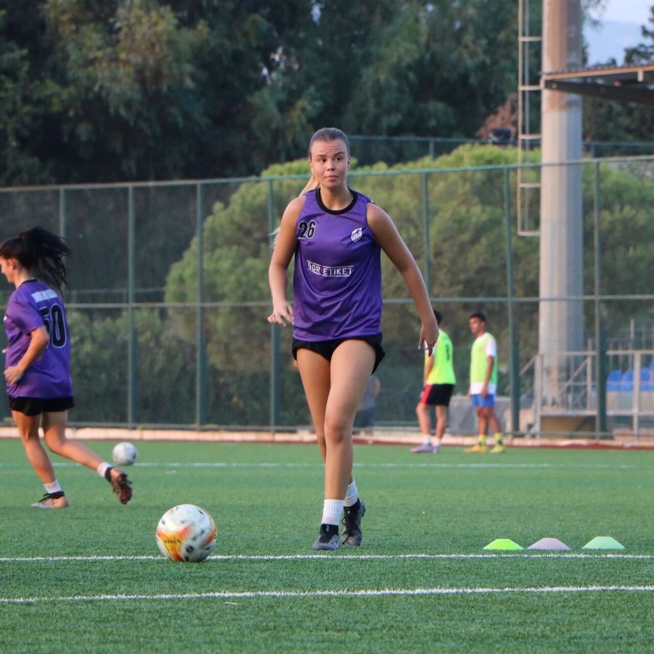 22 Yaşındaki Zeynep Mestan Türk Futbolunda Takım Çalıştıracak haber fotoğrafı