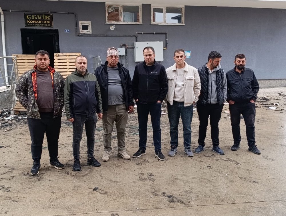 Beyşehir'de Yangın Sonrası Vatandaşların Evlerine Girişine İzin Verilmiyor haber fotoğrafı