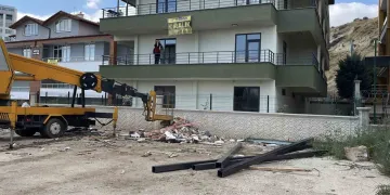 Konya'da Vinçten Düşen Operatör Kazayı Kırıkla Atlattı