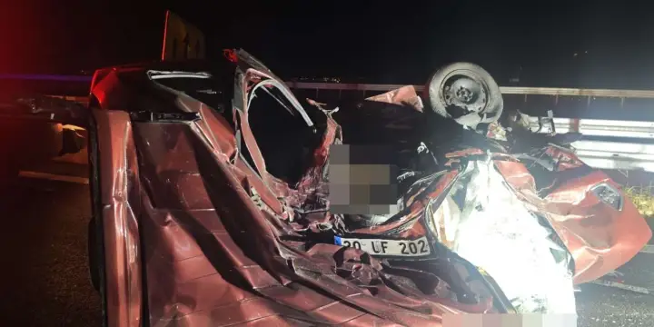 Aydın'da Feci Trafik Kazası: Yol Çalışması Olan Bölgede TIR İle Araç Kafa Kafaya Çarpıştı