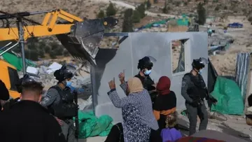 Batı Şeria’da Filistinli ailelerin evleri kuşatma altında