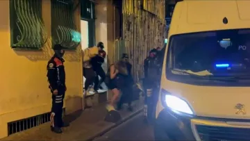 Beyoğlu’nda Gece Boyu Büyük Denetim: 27 Kişi Yakalandı, 4 İşletme Mühürlendi