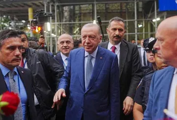 Erdoğan BM 81. Genel Kurulu İçin New York'ta: Türkevi Girişinde Sıcak Karşılama