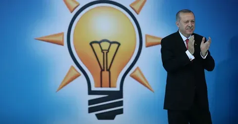 Fatih Selek: Fon Krizi AK Parti’nin En Önemli Sınamalarından Biri