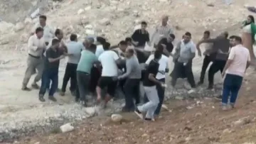 Gaziantep’teki meydan kavgasında araç kalabalığın arasına daldı