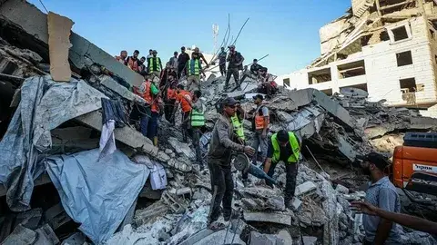 Gazze’de Hasarlı 6 Katlı Bina Çöktü: 11 Filistinli Hayatını Kaybetti