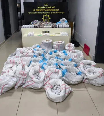 Hastane Otoparkındaki Araçta 256 Binden Fazla Sentetik Ecza Ele Geçirildi