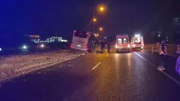 Havalimanı yolunda feci kaza: Karı-koca hayatını kaybetti, 3 kişi yaralandı