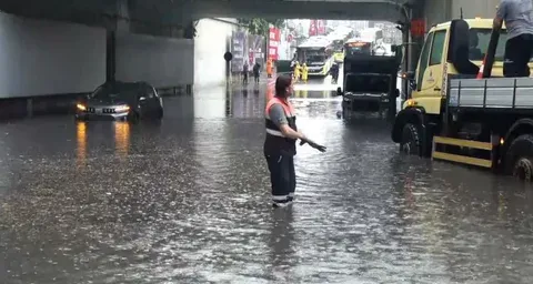 İstanbul’da Sağanak Sonrası Alt Geçit Suyla Doldu
