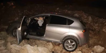Karaman’da Otomobil İnşaat Çukuruna Uçtu: Kaza Kameraya Yansıdı