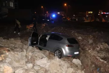 Karaman’da Otomobil İnşaat Kazı Alanına Düşmüştü: Kaza Anı Güvenlik Kamerasında