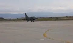 Kıbrıs'ın Güneyinde Türk Hava Kuvvetleri'nden Eğitim Uçuşu
