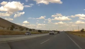 Konya-Aksaray yolunda ters yönden gelen otomobil kazaya neden oluyordu