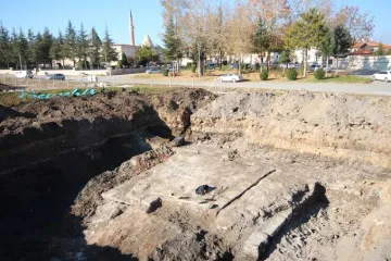 Konya-Ankara Yolunda Heyecanlandıran Keşif: 5 Bin Yıllık Yerleşimde 66 Milyon Yıllık Fosil