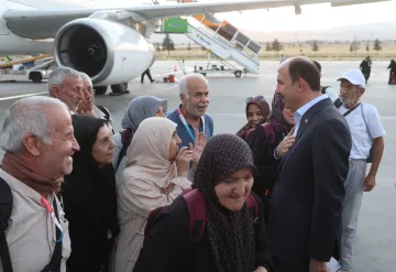 Konya Büyükşehir Belediyesi Vefa Umresi'nde İlk Kafile Yurda Döndü: Başkan Altay Havaalanında Karşıladı