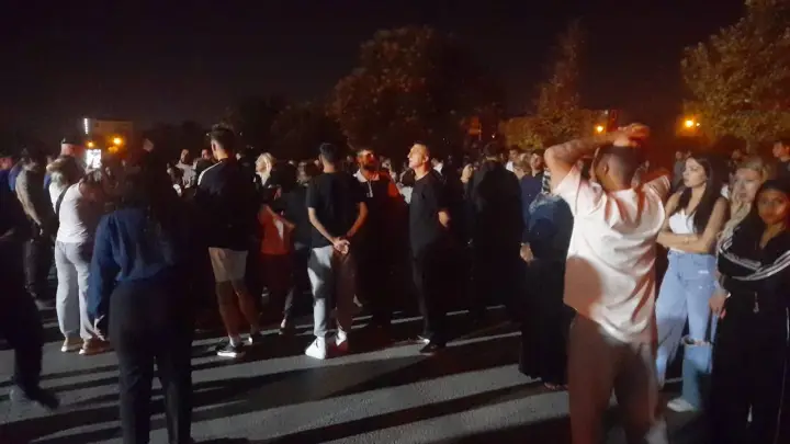 Konya Cezaevi Önünde Gece Yarısı "Çerçeve Yasa" Tepkisi: "Biz Daha Suçluyuz!"