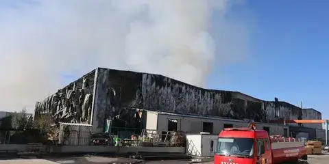 Konya'da Fabrika Bahçesinde Yangın Çıktı: İtfaiye Ekipleri Seferber Oldu
