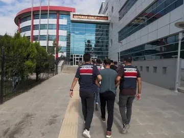 Konya'da Film Gibi Olay: Jandarmayı Görünce Kaçtı, Aracından Çıkanlar Şoke Etti!