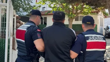 Konya’da jandarmanın dur ihtarına uymadı, uyuşturucuyla yakalandı