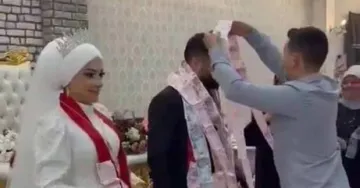 Konya'daki Düğünde Unutulmayacak Şaka: Damada 5'i Bir Yerde Patlıcan Taktılar