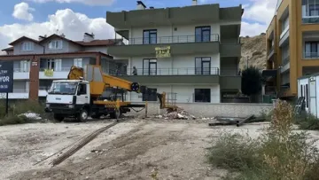 Konya Meram’da vinç operatörü düşerek yaralandı