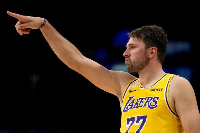 Luka Doncic’ten 52 Sayı, Lakers’tan Üçte Üç