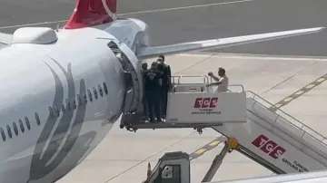 Magazin Dünyasında Şok Gelişme: Afra Saraçoğlu Yurda Dönüşte Gözaltına Alındı