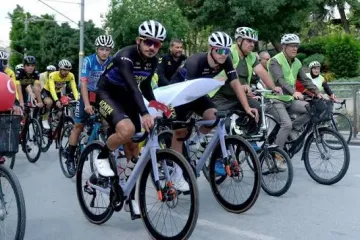 Meram’da Sonbahar Başka Güzel! Yüzlerce Bisikletsever Doğanın İçinde Pedal Çevirdi