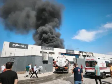 Mersin’de temizlik malzemesi üretim tesisinde yangın çıktı