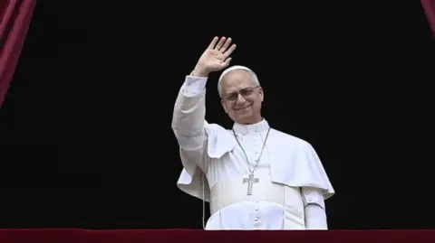 Papa 14. Leo Hastaneye Kaldırıldı! Akciğerinden Ameliyat Olacak