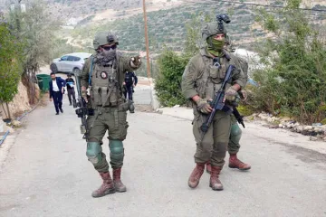 Ramallah Yakınlarındaki Umm Safa’da 3 Filistin Aracı Ateşe Verildi