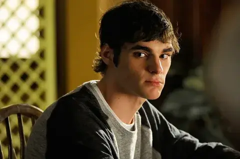 RJ Mitte'nin Yaşamı ve Kariyeri: Walter White Jr. Rolünden Engelli Hakları Mücadelesine