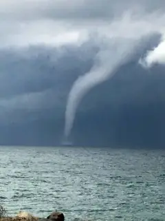 Sakarya’da Deniz Üzerinde Hortum Oluştu: Görenler Cep Telefonlarına Sarıldı