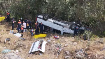 Sivas Suşehri'nde yolcu minibüsü şarampole devrildi: 4 ölü, 10 yaralı