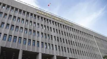 Tartışmalı Paylaşım Yargıya Taşındı: Ünlü Oyuncu Berna Laçin'e Adli İşlem!