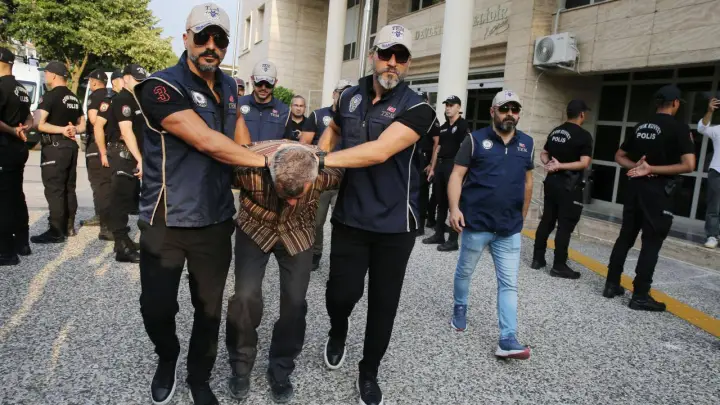 FETÖ firarisi Burkay Karatepe'nin ablası Ayşe Alanur Karatepe Muğla'da yakalandı