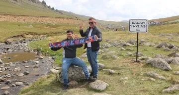 Trabzon’da Salah Etkisi: Yayladaki Taş Ziyaretçilerin İlgi Odağı Oldu