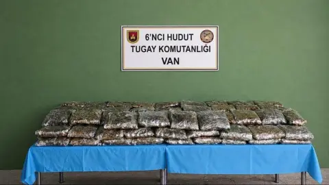 Van Sınırında Uyuşturucuya Geçit Yok! 59 Kilo 734 Gram Ele Geçirildi