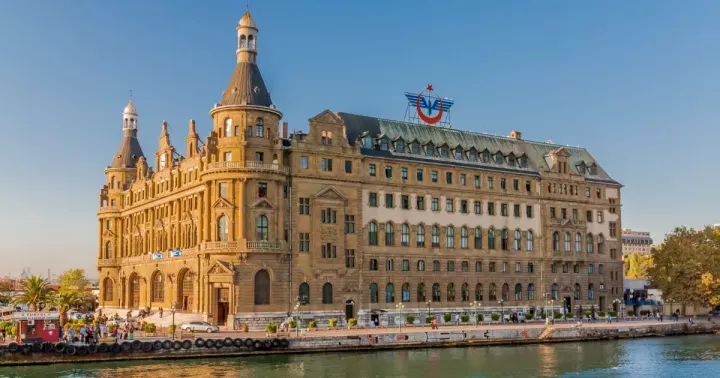 Haydarpaşa Garı Restorasyonunda Tarihi An: İskeleler Söküldü, Özgün Silüet Geri Döndü