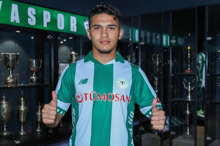 Konyaspor'da ayrılık kararı! Genç oyuncu yeniden kiralık gönderildi